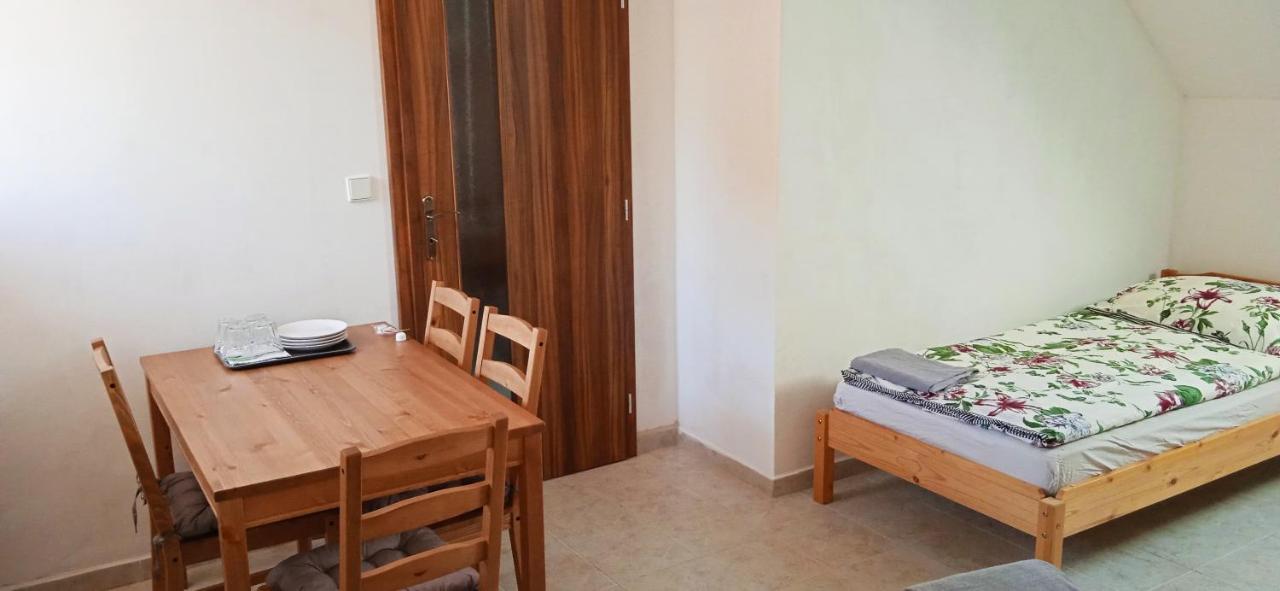 Ubytovani U Tajcu Dolni Berkovice エクステリア 写真